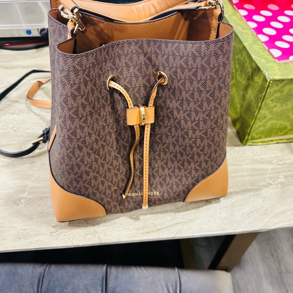 Michael Kors crossbody purse - Picture 3 of 4